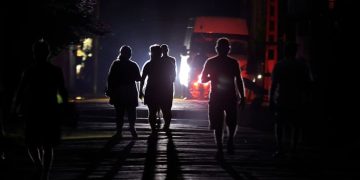 «No aguantamos más»: crece la desesperación por los cortes de luz en Cuba