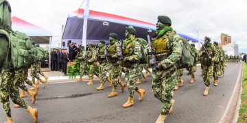 El desfile militar-policial es parte de la «memoria nacional», sostiene historiador