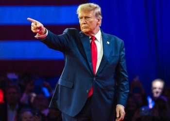 Trump anuncia que EE.UU. podría reanudar su ofensiva contra Irán «si se porta mal»