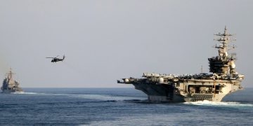 Irán dice que atacó fragata de EE.UU en Ormuz, mientras CENTCOM desmiente