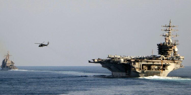 Irán dice que atacó fragata de EE.UU en Ormuz, mientras CENTCOM desmiente