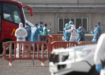 España inicia evacuación de pasajeros de crucero afectado por brote de hantavirus