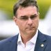 Flávio Bolsonaro exigió identificar y sancionar a responsables de polémicos carteles en CDE