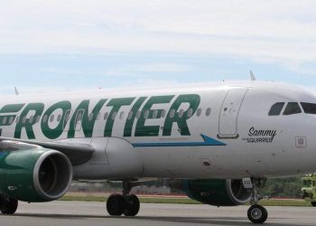 Avión aborta despegue tras impactar a una persona en la pista