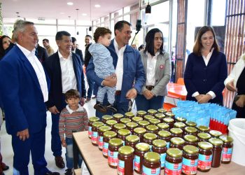 Inauguran moderno salón de ventas en Itauguá para potenciar la comercialización de frutillas
