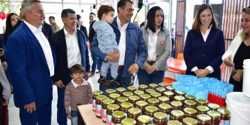 Inauguran moderno salón de ventas en Itauguá para potenciar la comercialización de frutillas