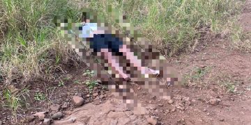 Hallan cadáver al costado de un camino vecinal