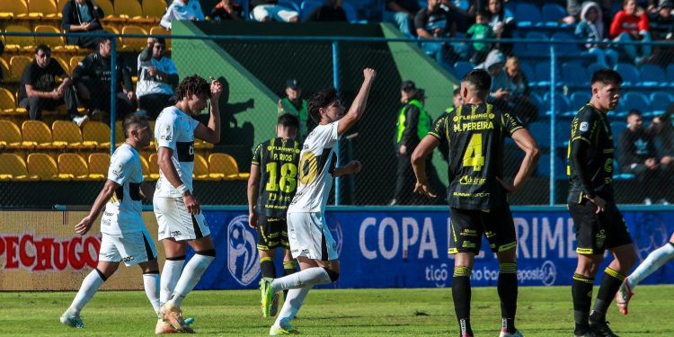 Olimpia venció sobre el final a Recoleta FC