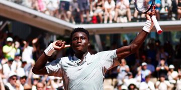 Tiene 17 años, venció a un campeón de Grand Slam y batió increíble récord en Roland Garros