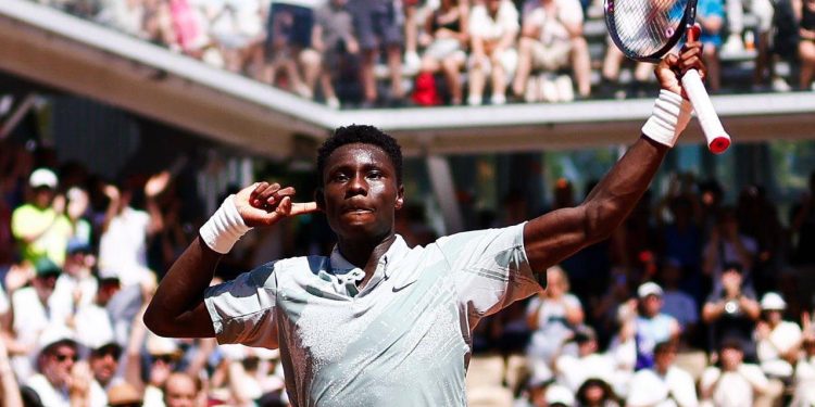 Tiene 17 años, venció a un campeón de Grand Slam y batió increíble récord en Roland Garros