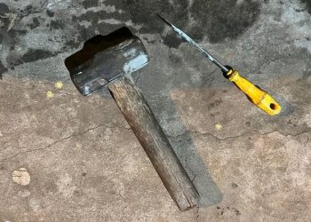 Hombre atacó a su expareja con un martillo y un destornillador frente a sus hijos