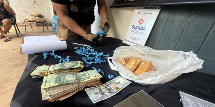 Sacan de circulación más de 3.200 dosis de pasta base de cocaína a metros de un centro educativo de Loma Plata