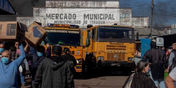 Incendio en mercado de Itauguá: bomberos apuntan a falta de bocas hidrantes