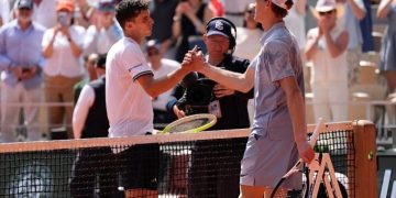 Juan Manuel Cerúndolo aprovechó derrumbe físico de Sinner y lo sacó de Roland Garros