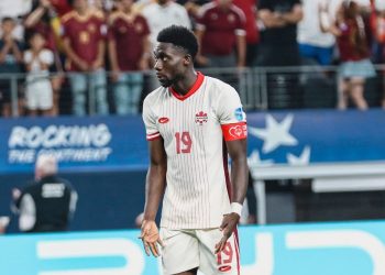 La estrella canadiense Alphonso Davies se lesiona el tendón de la corva a un mes del Mundial