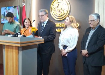 Oposición exige investigación penal directa sobre patrimonio de Santiago Peña