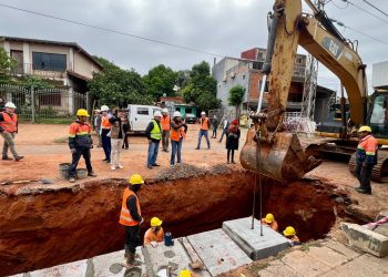 Peña verifica avance de obras pluviales y recuperación de la avenida Avelino Martínez