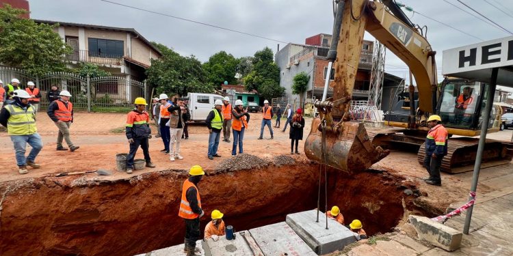 Peña verifica avance de obras pluviales y recuperación de la avenida Avelino Martínez