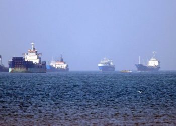 Irán lanzó misiles contra barcos de EE.UU y escaló el conflicto en Ormuz