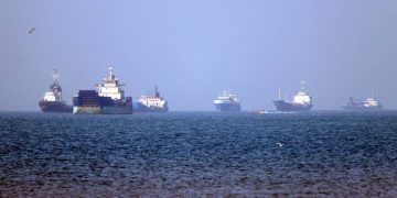 Irán lanzó misiles contra barcos de EE.UU y escaló el conflicto en Ormuz