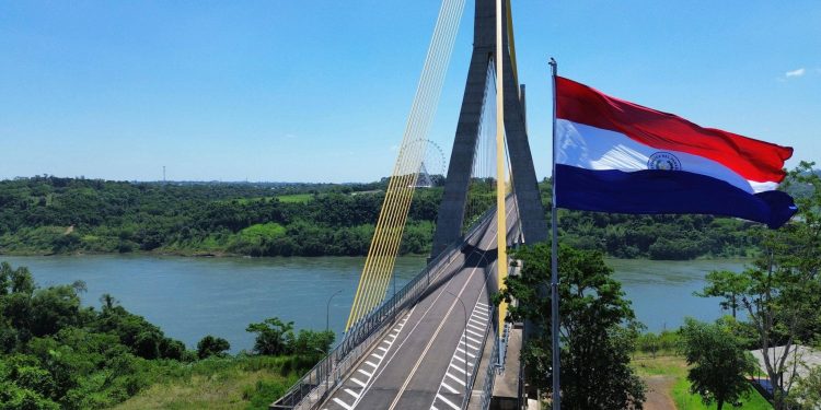 Empresarios piden potenciar comercio con apertura total del puente de la Integración