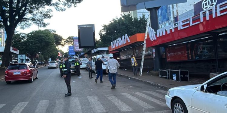MOPC comenzó a retirar carteles irregulares en Ciudad del Este