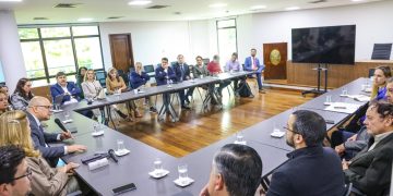 Avanzan en alternativas para garantizar continuidad de pagos al sector farmacéutico