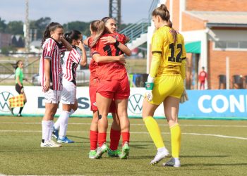 Libertad derrotó a San Lorenzo y sigue como solitario líder