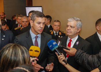 Gobierno no descarta reconsiderar suspensión de proceso de admisión de aspirantes a policías