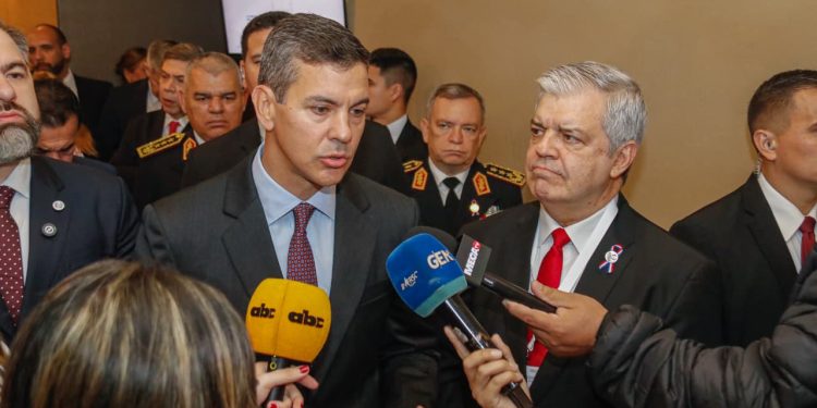 Gobierno no descarta reconsiderar suspensión de proceso de admisión de aspirantes a policías