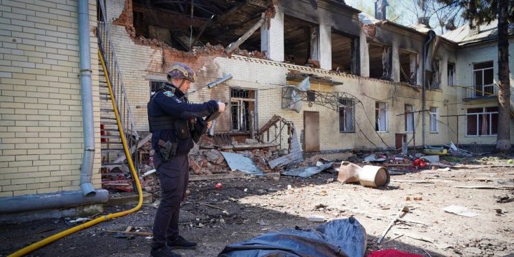Ataques rusos golpean Sumy y Odesa; dejaron tres muertos