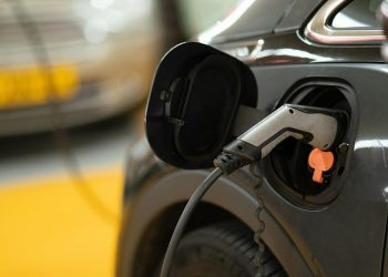 Sube el interés por autos eléctricos en EE.UU por alza del combustible