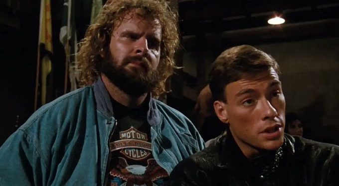 Falleció Donald Gibb, actor reconocido como «Ray» en ‘Contacto Sangriento’