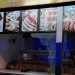 Delincuentes rompen blindex para robar carne y dinero