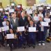 Madres del Bañado Tacumbú celebran su día con certificados de capacitación y herramientas laborales