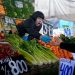 La inflación de Argentina baja por primera vez en 11 meses