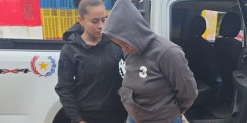 Detuvieron a la mujer que aparentemente abandonó a su hijo en supermercado