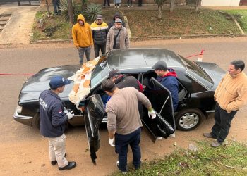 Hallan sin vida a un hombre dentro de su automóvil en Villarrica