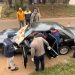 Hallan sin vida a un hombre dentro de su automóvil en Villarrica
