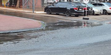 Vecinos denuncian insalubridad por el desborde del desagüe del Hospital Militar