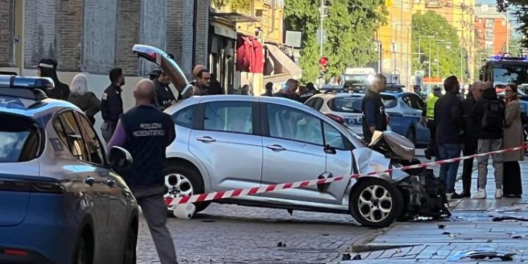 Ocho personas resultan heridas tras atropello masivo en Italia