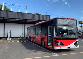 MOPC garantiza cobertura con buses eléctricos y servicio nocturno por festejos patrios