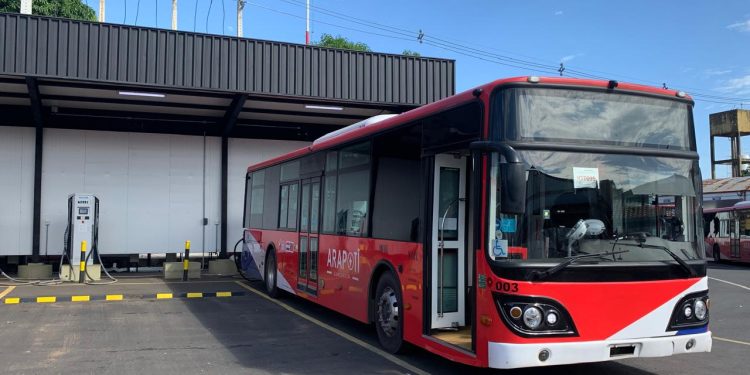 MOPC garantiza cobertura con buses eléctricos y servicio nocturno por festejos patrios