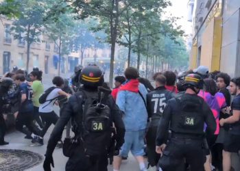 Graves destrozos, un fallecido y más de 700 detenidos por disturbios en París