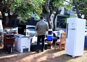 Recuperan espacio público en Asunción tras el desalojo de un ocupante en una plaza