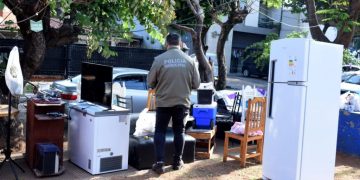 Recuperan espacio público en Asunción tras el desalojo de un ocupante en una plaza