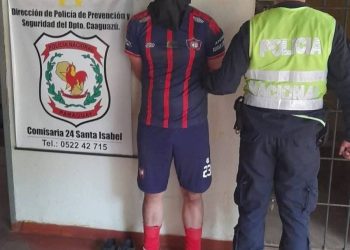 Futbolista quedó detenido luego de atacar a un árbitro en la cancha