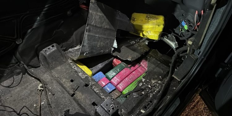 Condenan a dos paraguayos tras hallazgo de droga oculta en camioneta en Uruguay