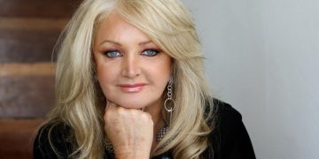 Bonnie Tyler, en coma inducido tras una cirugía intestinal de urgencia