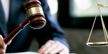 Condenan a 20 años de cárcel a un hombre por abusar de su propia hija